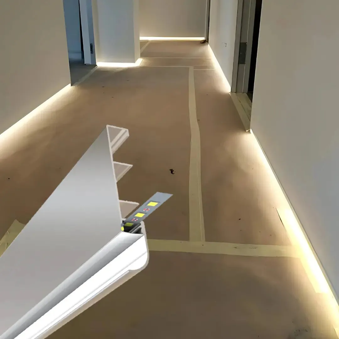 Altı Oval LED'li Süpürgelik Profili görseli 1